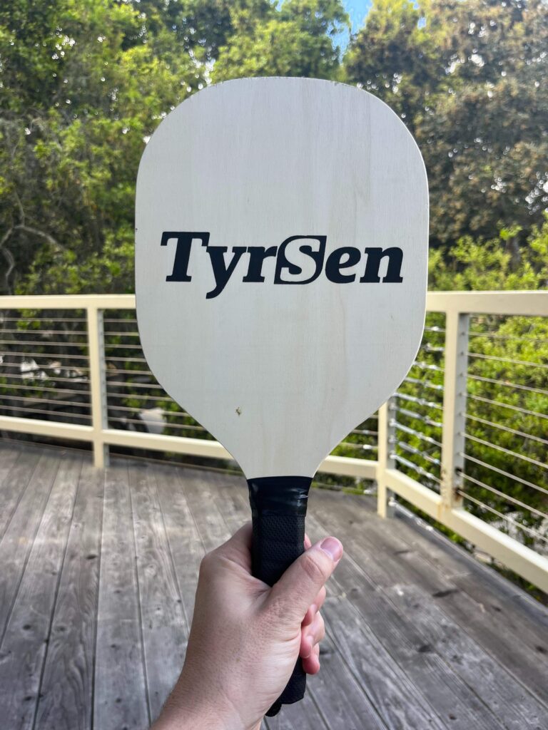 picture of a beginner wooden paddle