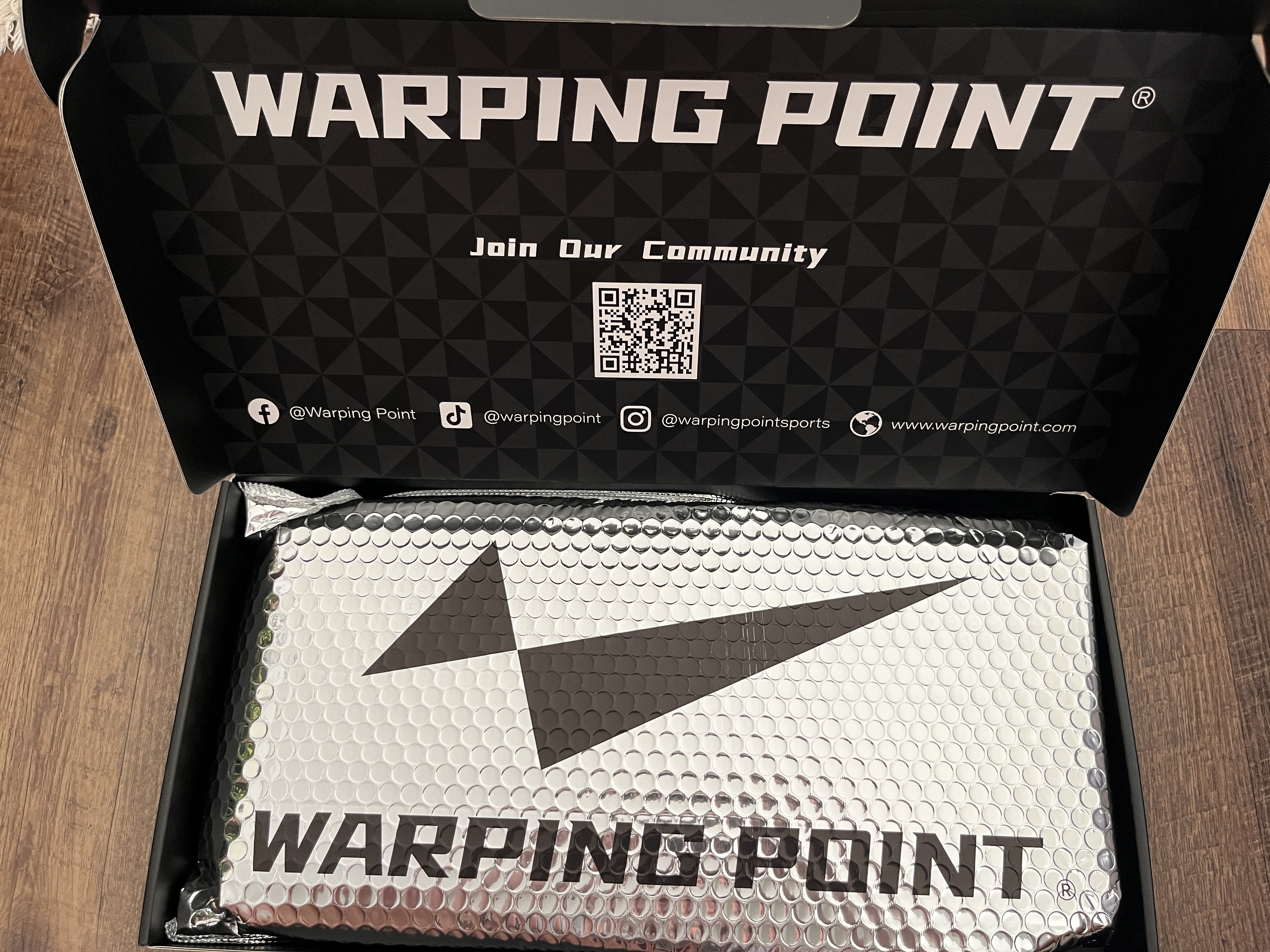 Picture of opened Warping Point Rhythm box