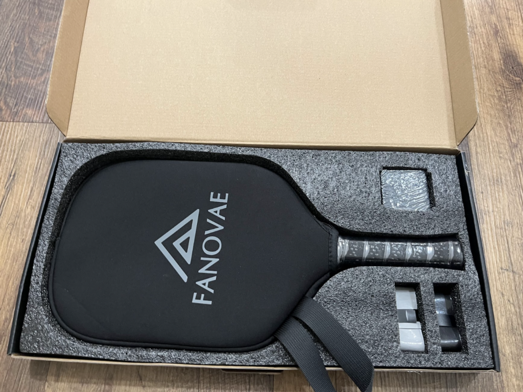 Picture of the Fanovae pickleball paddle box with the cover