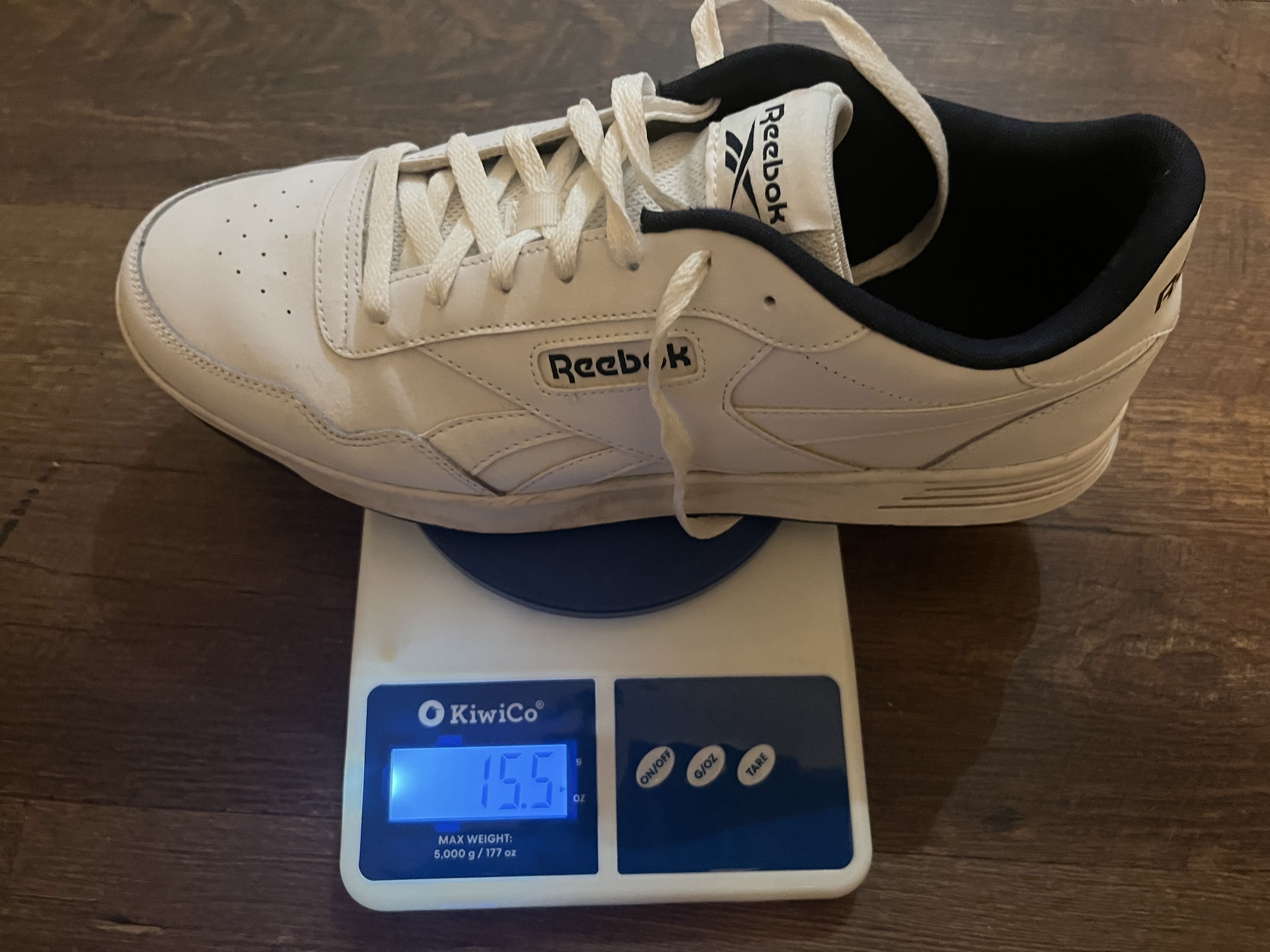 Picture of the weight of Reebok Men's pickleball shoes