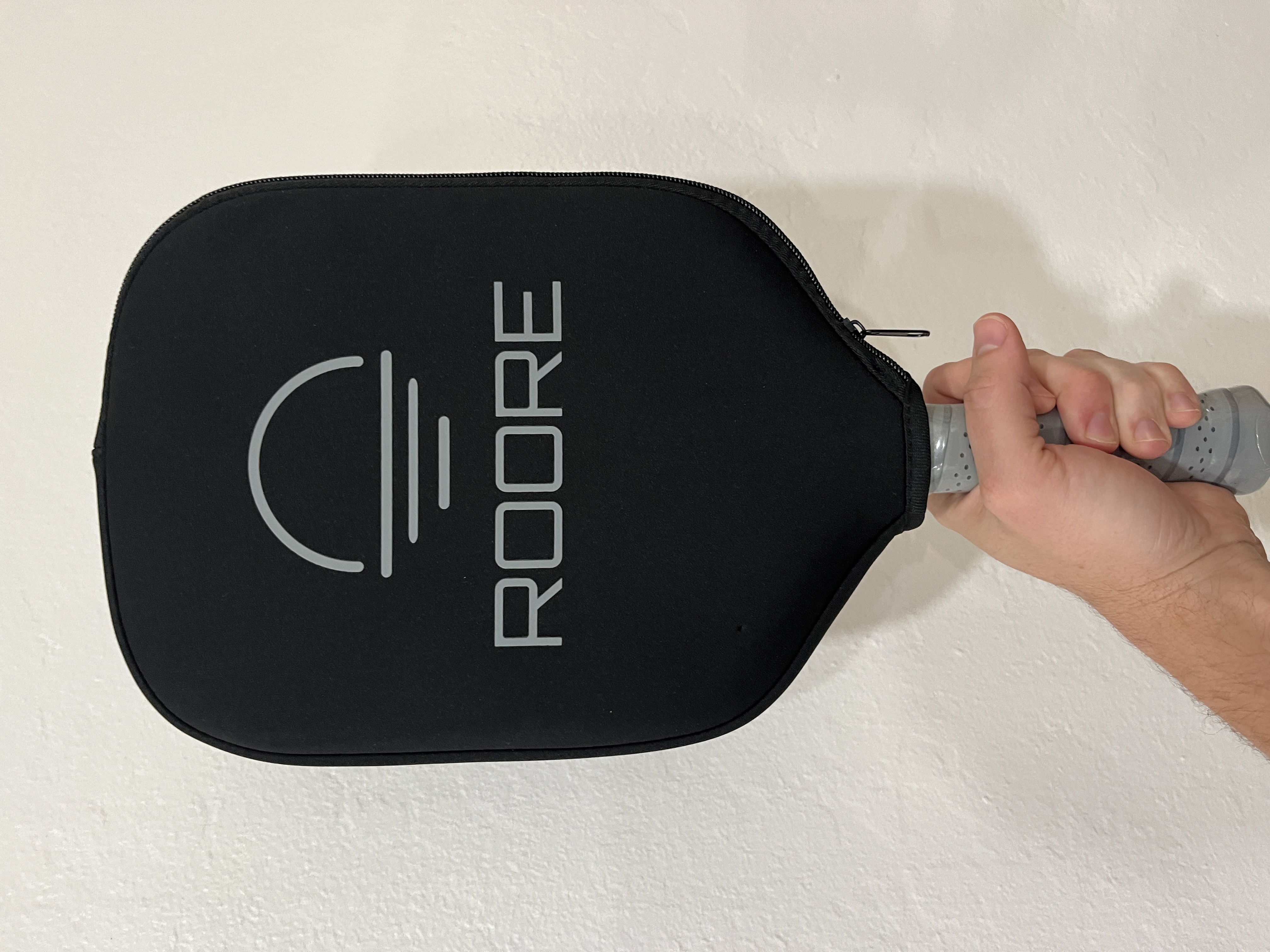 Picture of the Roore pickleball paddle cover.