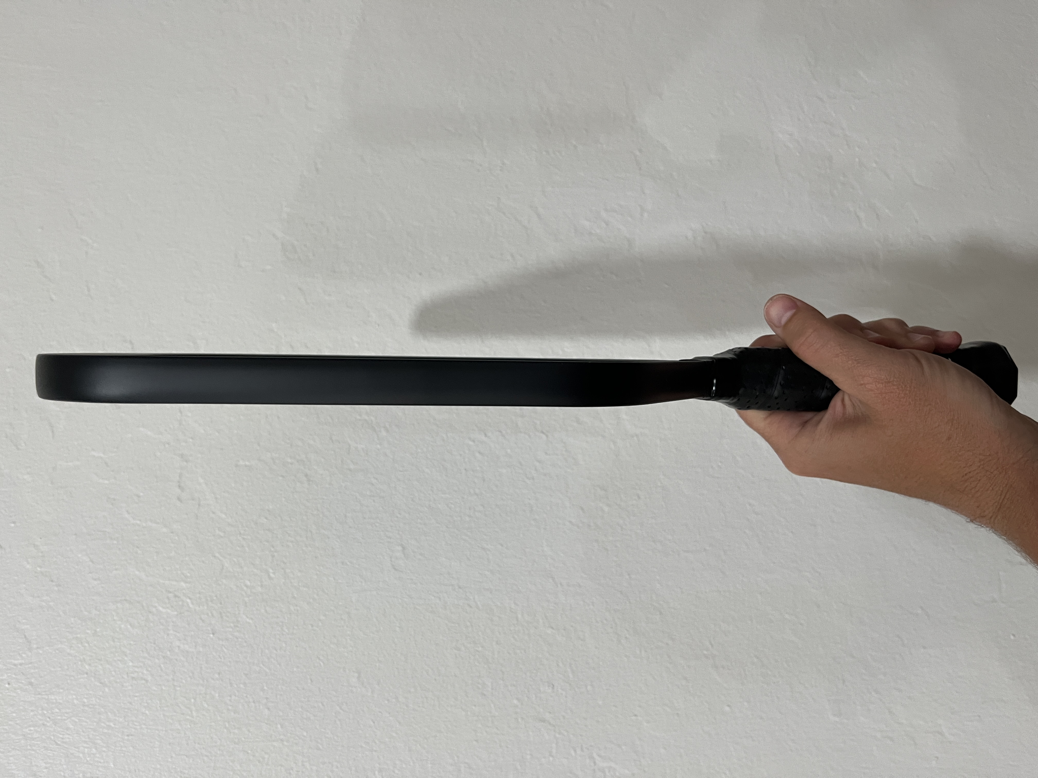 Picture of the side of the Pursuit Pro1 12.7mm pickleball paddle.