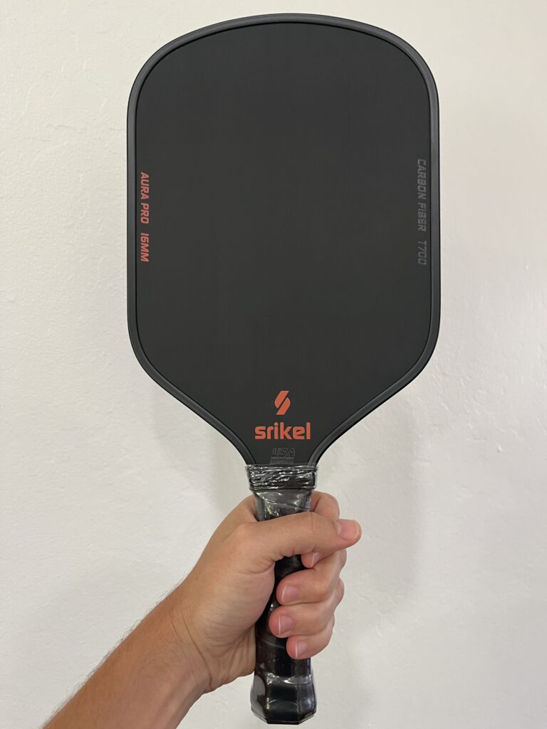 Picture of the Srikel Aura Pro pickleball paddle.