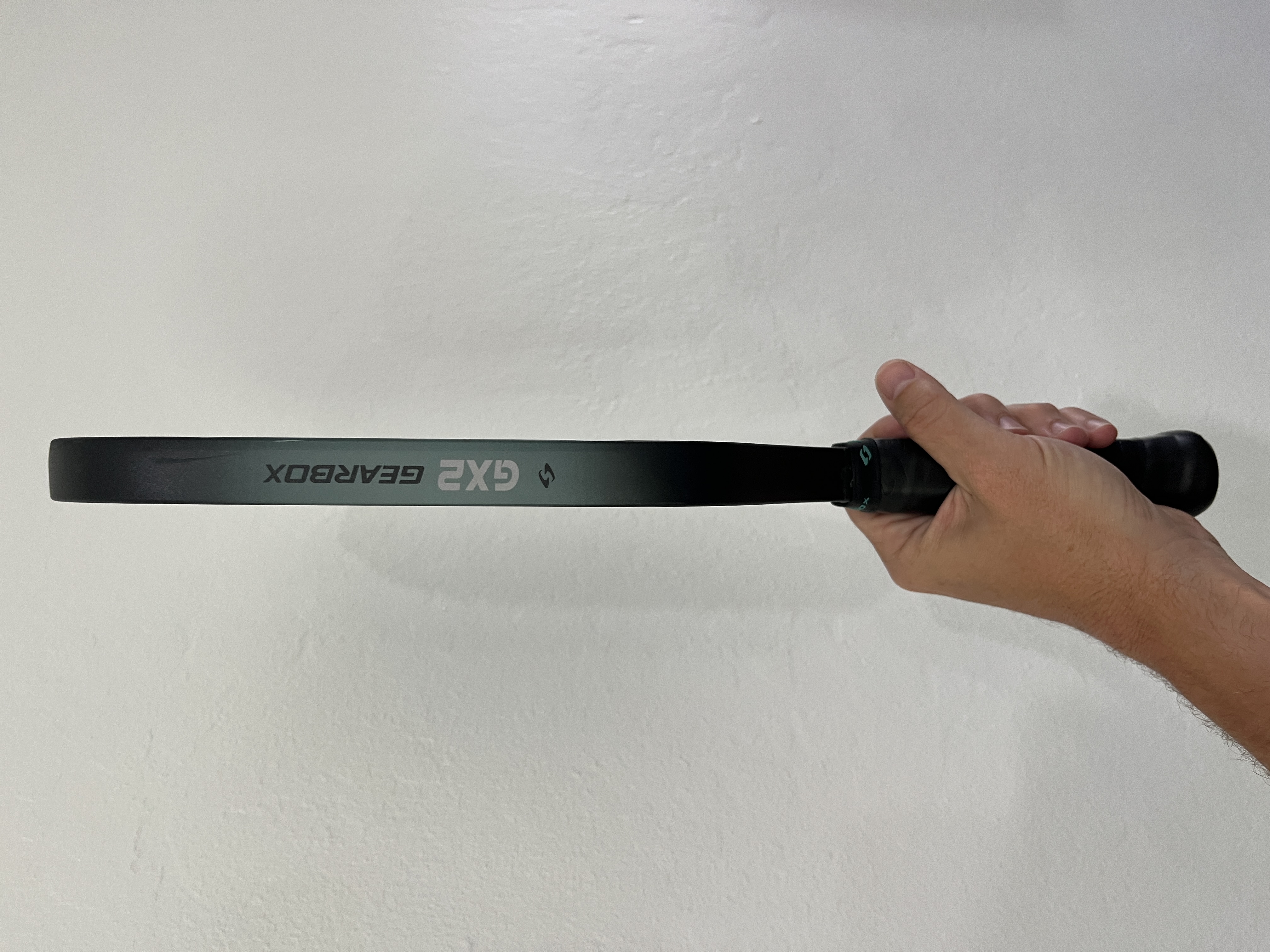 Side picture of best Gearbox pickleball paddle - the GX2 Integra XL