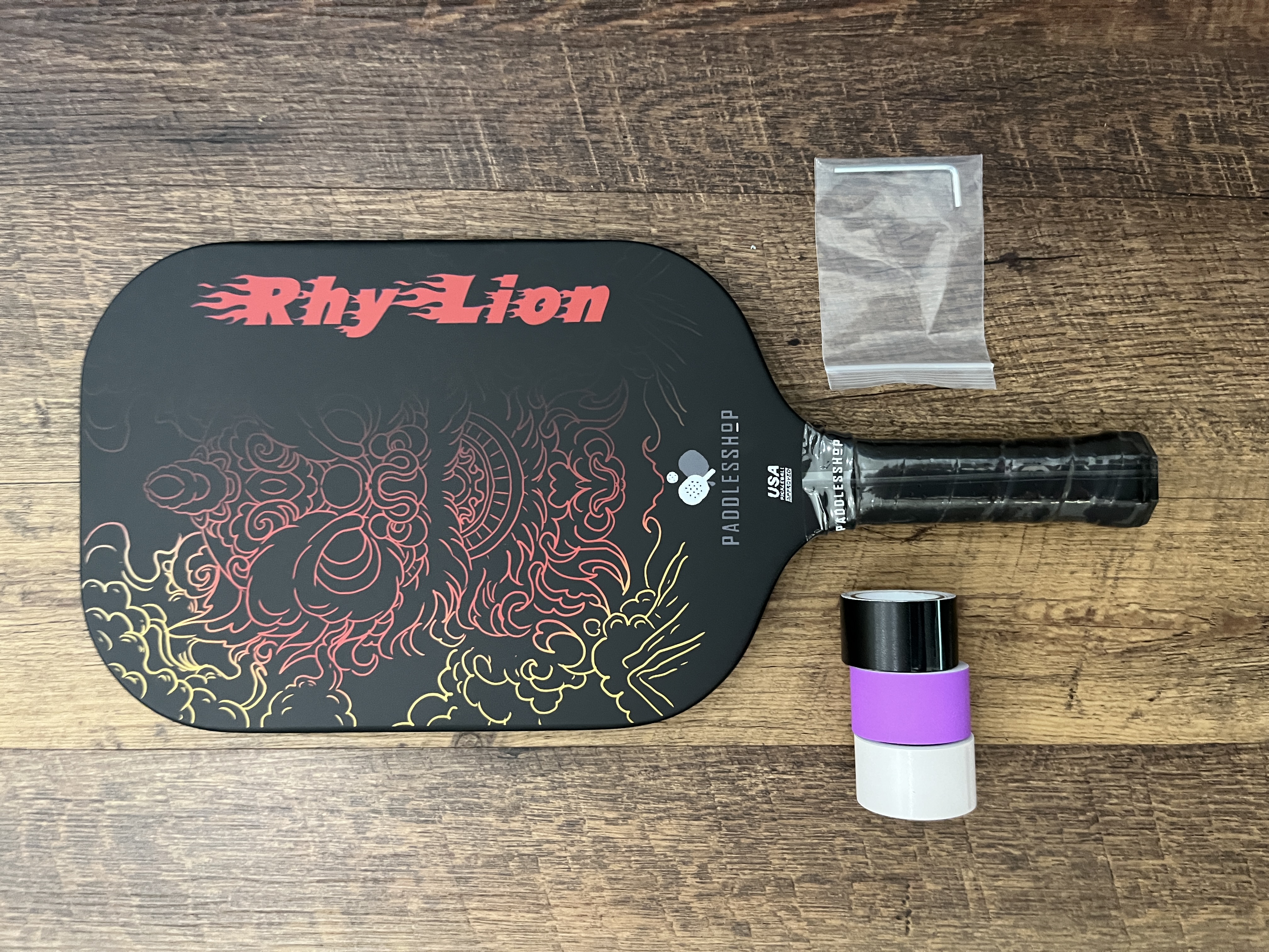 Picture of Paddlesshop Rhylion paddle and accesories.