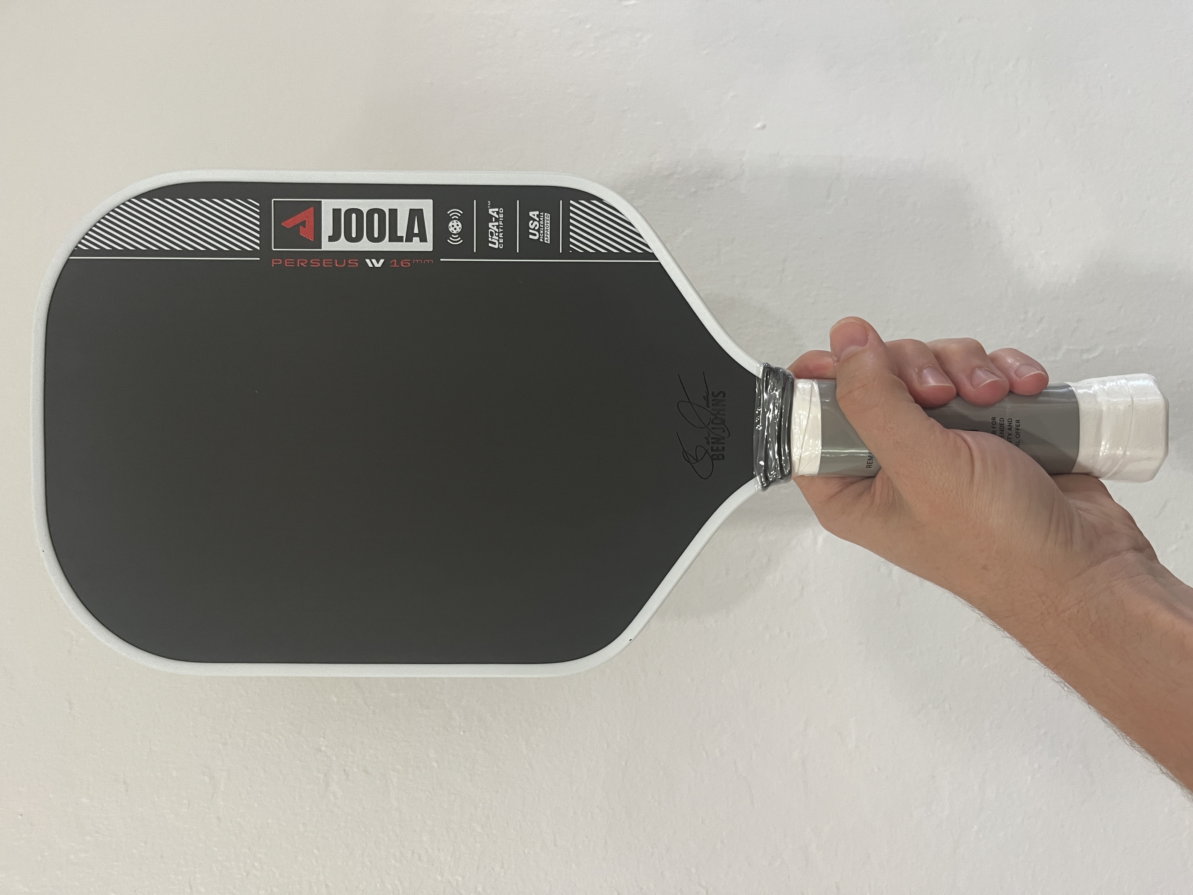 Close up picture of the Joola Pro IV pickleball paddle.