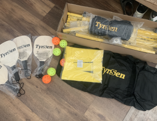 Picture of Tyrsen pickleball set with net.